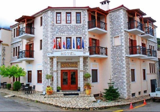 Hotel Kynaitha Калаврита Экстерьер фото