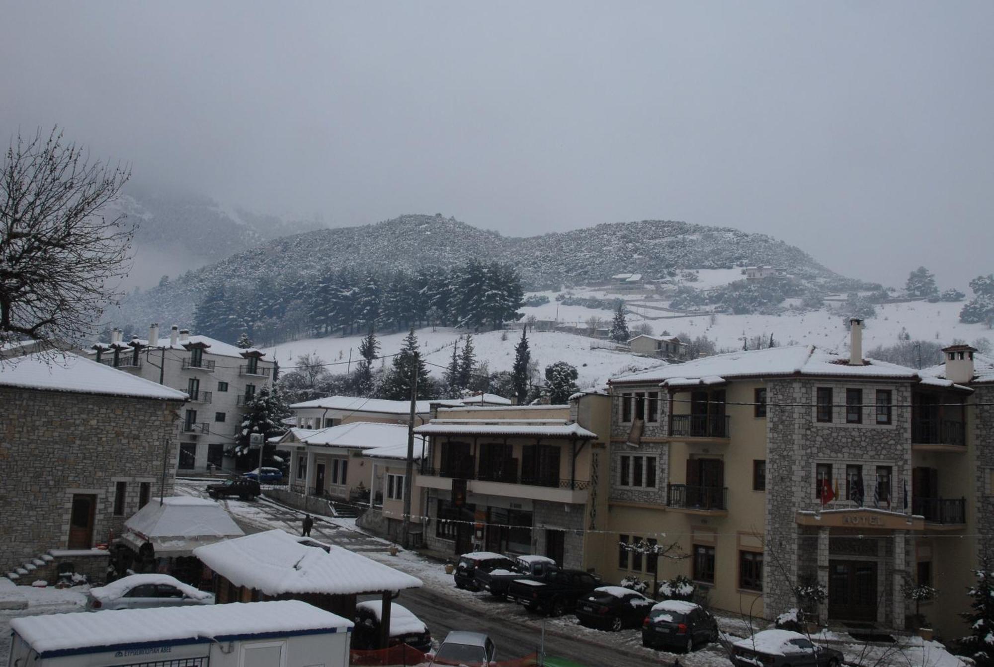 Hotel Kynaitha Калаврита Экстерьер фото