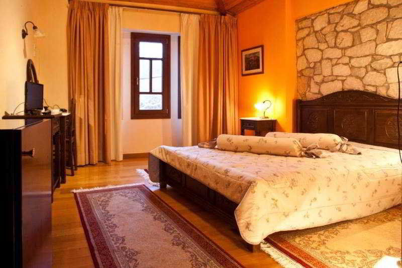 Hotel Kynaitha Калаврита Экстерьер фото