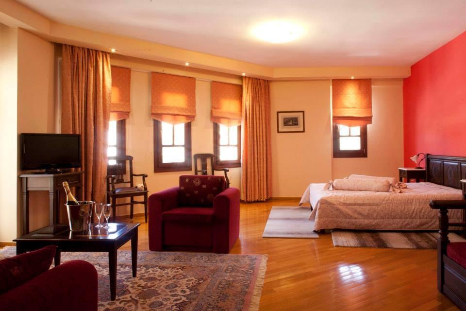 Hotel Kynaitha Калаврита Экстерьер фото