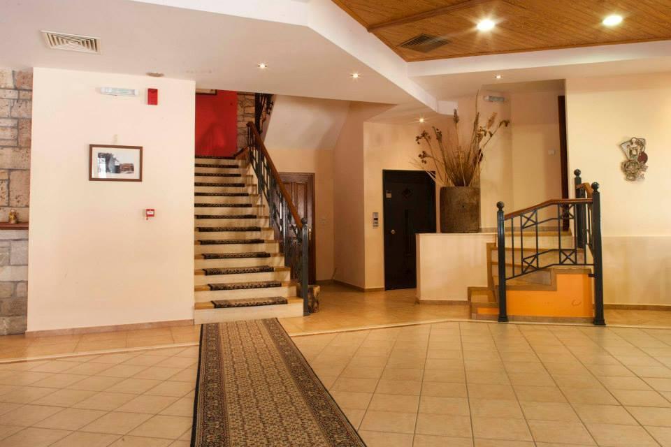 Hotel Kynaitha Калаврита Экстерьер фото