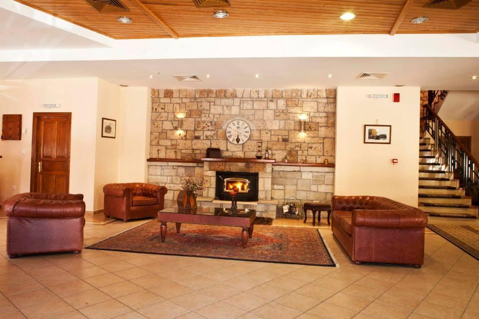 Hotel Kynaitha Калаврита Экстерьер фото